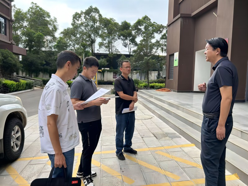 人大代表调研保障房 (3)(1).jpg