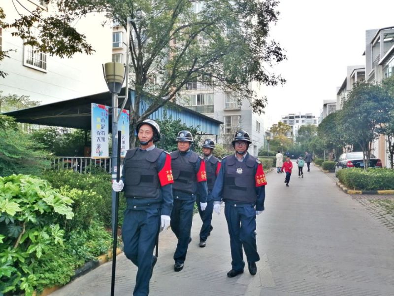 小区保安巡逻.jpg