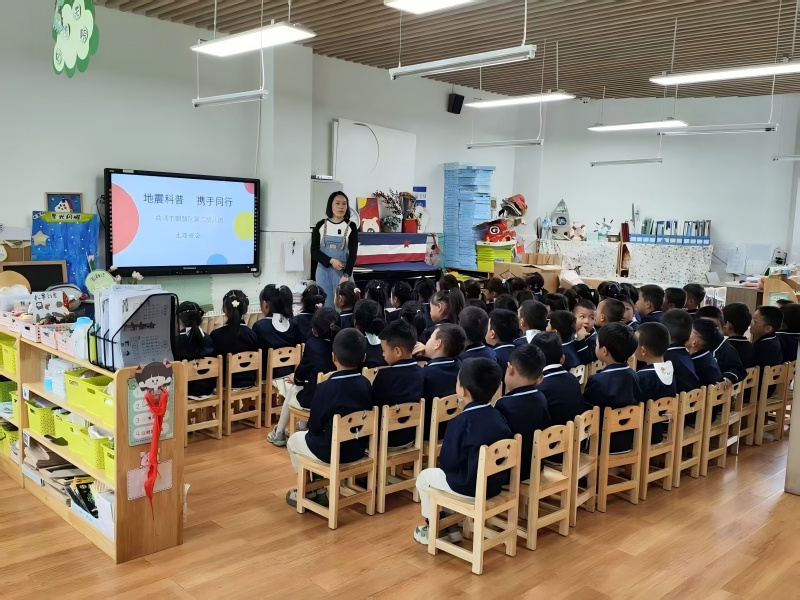 区二幼地震演练1.jpg