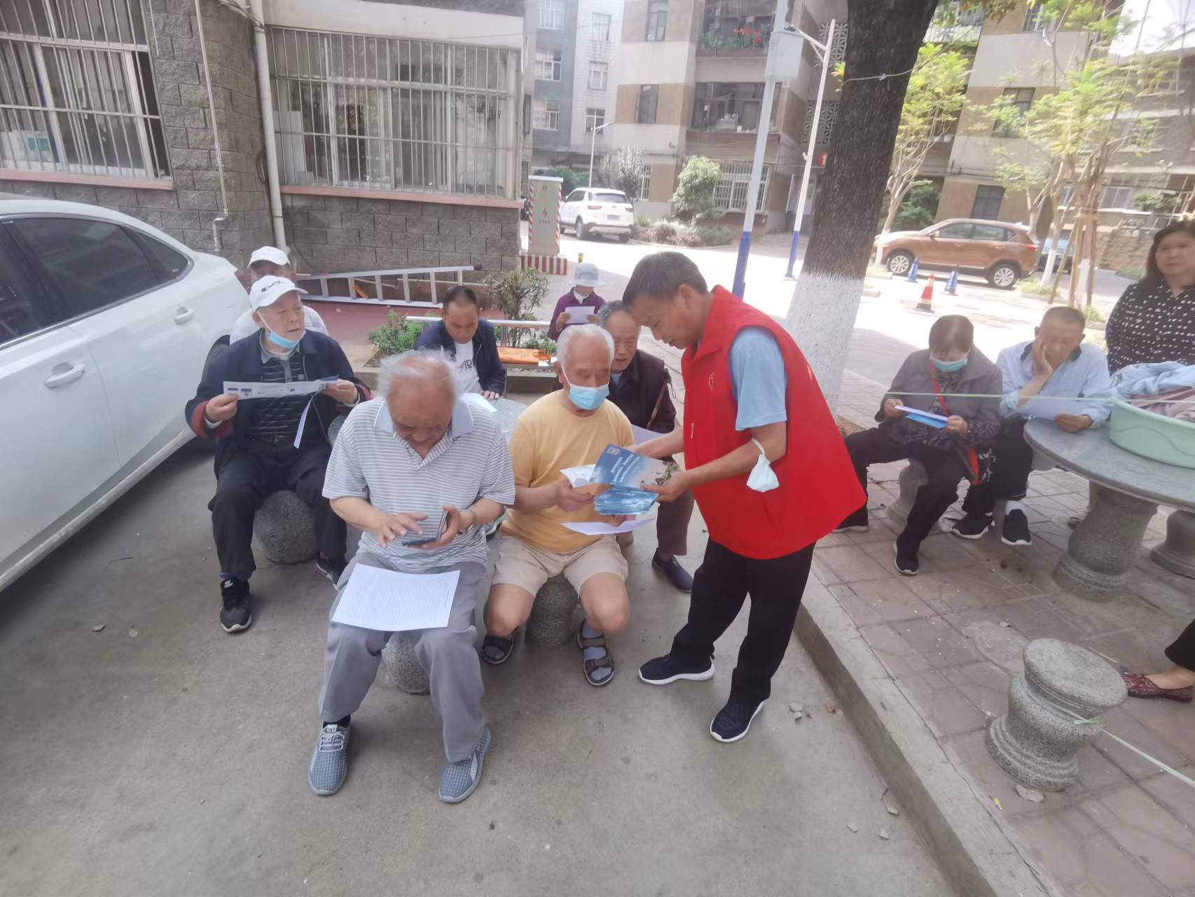 进社区2.jpg