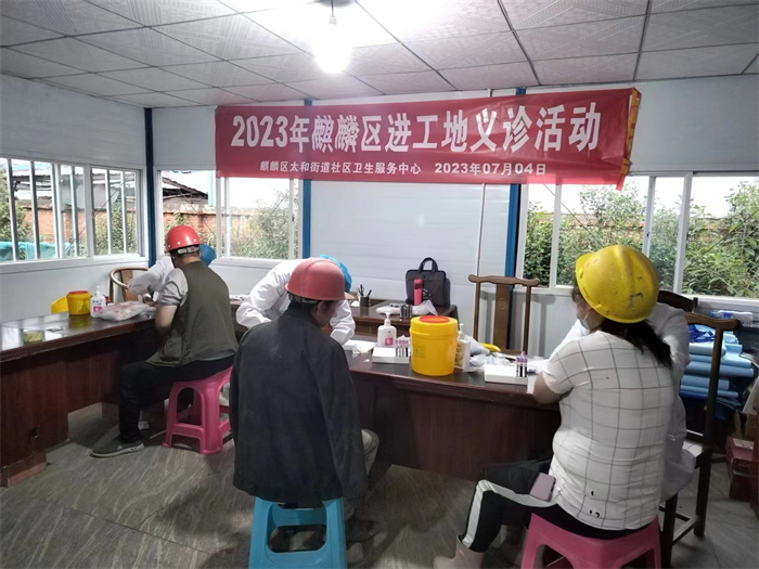 “防艾”宣传走进建筑工地 (2).jpg