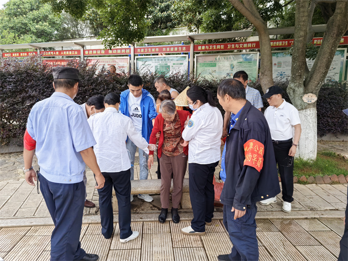 救助老人 (1).jpg