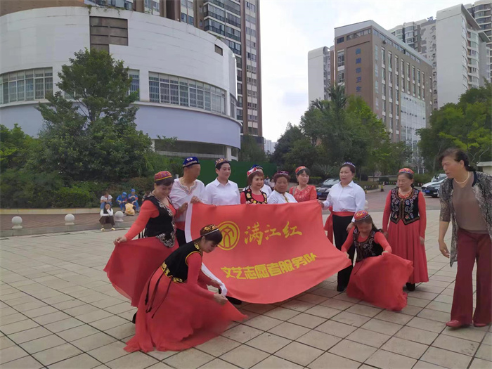 靖宁广场收到避暑游客锦旗 (3).jpg