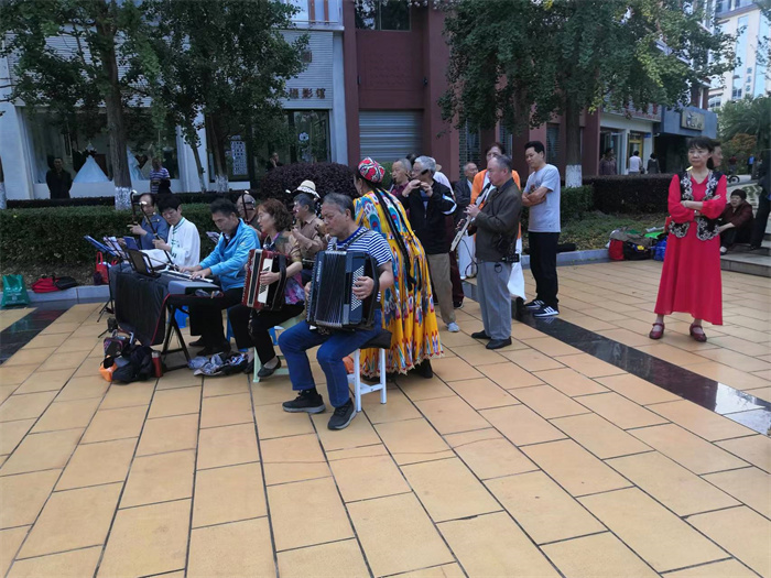 靖宁广场收到避暑游客锦旗 (5).jpg