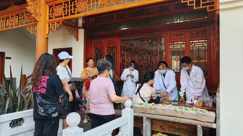 1751960409832685.jpg 66a224dee4b02a831714c4b7.jpg