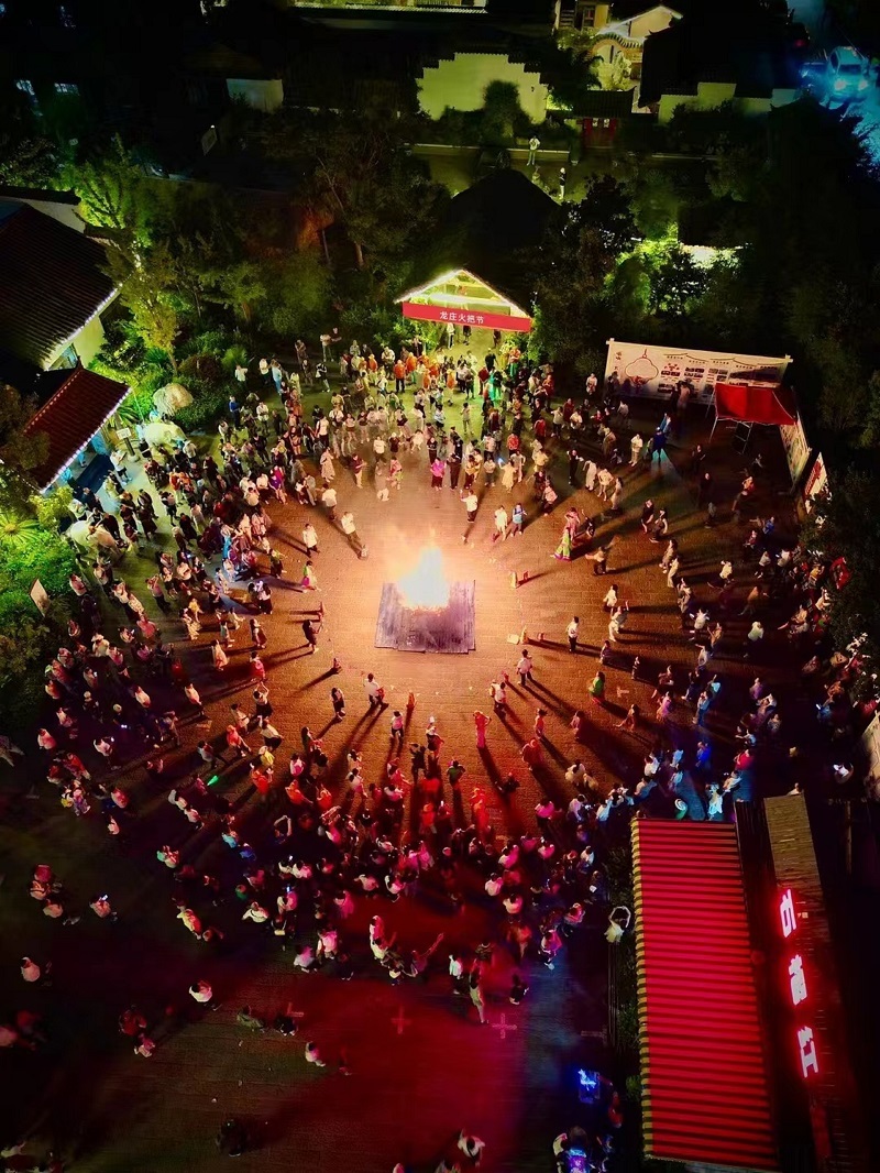 1751960439794491.jpg 66a85330e4b02a831715005d.jpg